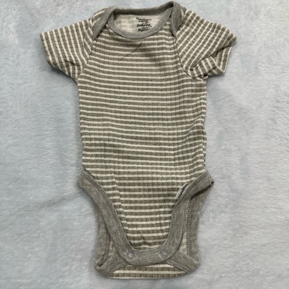 🔥3 for $10🔥 Gerber newborn onesie 2-pack - Picture 2 of 3
